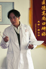 幻灯：《午夜心跳》众星变白衣天使“急救”世界杯