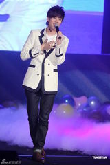 组图：金奎钟赴台湾与粉丝共度情人节