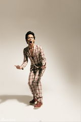 组图：日本星二代三浦贵大拍冬日写真登《昕薇》