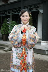 幻灯组图：《烟雨斜阳》群星拜年 海报传递新春祝福