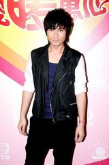 幻灯图：古巨基等参加录像 梁咏琪将用微博做善事