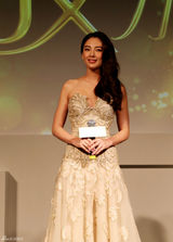 组图：张雨绮梦幻礼服秀美胸 幽默调侃王全安