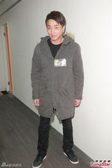 组图：黄芷晴望母亲节前出院 姜皓文慰问黄日华