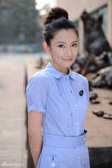 组图：女演员罗忆楠曝新写真 演绎初夏的清新