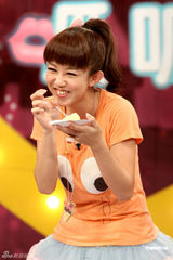 组图：瑶瑶自曝因走红吓跑前男友 与温雅秀可爱