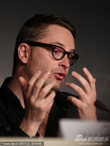 高清图：《亡命驾驶》发布会 高斯林潮范“睡衣”