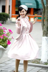 组图：戴娇倩年代写真个性装扮展复古风