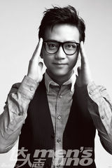 幻灯图：邓超登封面鬼马搞怪 事业开花势不可挡