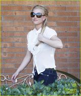 组图：布兰妮分手后变身少女 白衫牛仔容光焕发