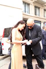 组图：孙敬媛空降米兰时装周深V魅力动人