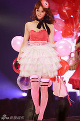 组图：东京时尚秀众星云集 徐若瑄可爱泽尻性感