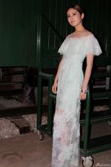 组图：颖儿蕾丝长裙高挑 瘦身成功被封励志女神