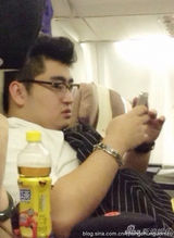 组图：鞠萍姐姐21岁儿子近照曝光 圆脸浓眉大眼