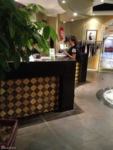 组图：杜若溪独自美体塑形 胸衣微露尽显小蛮腰