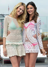 高清组图：超模米兰达VS坎蒂丝 透视装现身泳池