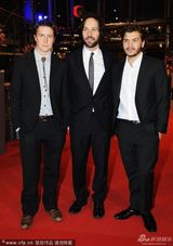 组图：《雪崩王子》首映 导演携主演亮相红毯