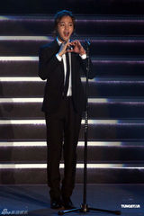 组图：张根硕台北迎台风开唱 兴奋称歌迷是新娘