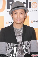 组图：杜德伟看吴君如裸胸哗然 不怕跟宝宝代沟