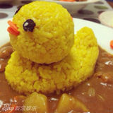 组图：大黄鸭袭港引热潮 刘德华余文乐童心未泯