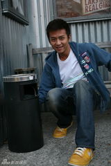 幻灯图：邓超《超与超人》大谈环保 垃圾桶是最爱