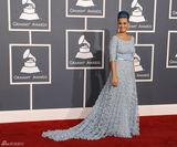 高清组图：格莱美红毯凯蒂-佩里蓝发蓝裙亮相