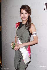 组图：朱晨丽超低装谷胸抢镜 张名雅表弟被屈为男友