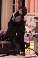 组图：张小燕扮“桃姐”问家事 刘德华：少来这套