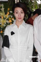 组图：林峰素服为祖母设灵 遗憾祖母未能看自己个唱