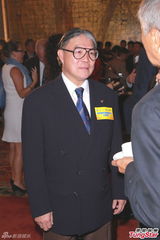 组图：霍震霆现身TVB体育台首播酒会