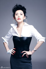 组图：秋瓷炫写真形象百变 低胸红裙湿身诱惑