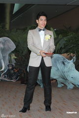 组图：吕慧仪结婚秀钻戒 陈志云等好友到场庆贺