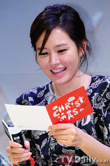 组图：韩星孙艺珍薛景求宣传新片《巨塔》