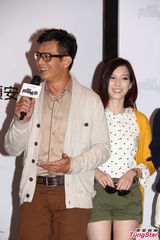 组图：黄日华父女档合作拍剧 关楚耀饰精神病患