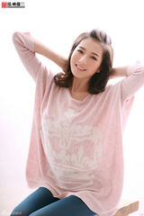 组图：新秀彭杨靓丽写真 笑容甜美气质十足