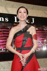 组图：佘诗曼拒恋富二代 黎耀祥争视帝感压力