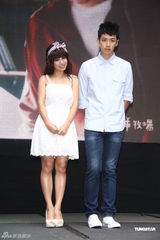 组图：柯震东现身预售会 新片变身大野狼