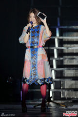 组图：伍佰花朵舞high翻 田馥甄变女神唱压轴