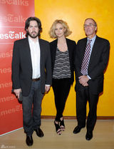 高清图：查理兹-塞隆西装亮相纽约时报访谈活动