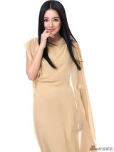 组图：秦岚EP宣传照曝光 妆容纯净眉目含情