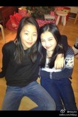 组图：窦靖童与闺蜜私照曝光 张智霖外甥女甜美