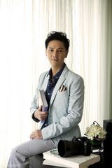 图：丁子峻拍时尚大片 尽显成熟花漾美男风范