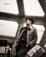 高清图：佟大为登《芭莎》开季封面 戎装化身敢死队