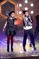 高清图：容祖儿等录节目 阿娇(钟欣桐)阿Sa(蔡卓妍)合体献唱