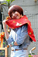 组图：杨谨华清新甜美 短裤亮相秀长腿