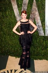 高清组图：艾玛-斯通黑色礼服亮相奥斯卡派对