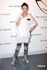 幻灯图：李彩桦渴望结婚生子 JessicaC金发造型抢眼 