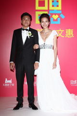 组图：纪文蕙大婚性感露半球 曾之乔杨佑宁也想婚