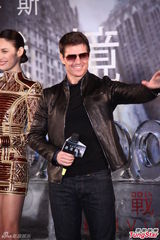 组图：阿汤哥围裙学做小笼包 拍照签名来者不拒