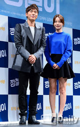 组图：刘亚仁金海淑宣传《强哲》牵手情意浓