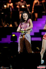 组图：人妻关颖后体位骚夹热狗 嘟嘴激吻